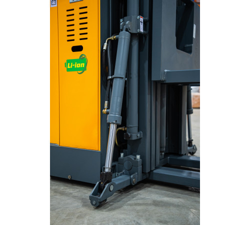 Штабелер самоходный 1,5 т 6,5 м TOR CDD15C Li-ion с кабиной 24/300 В/Ач